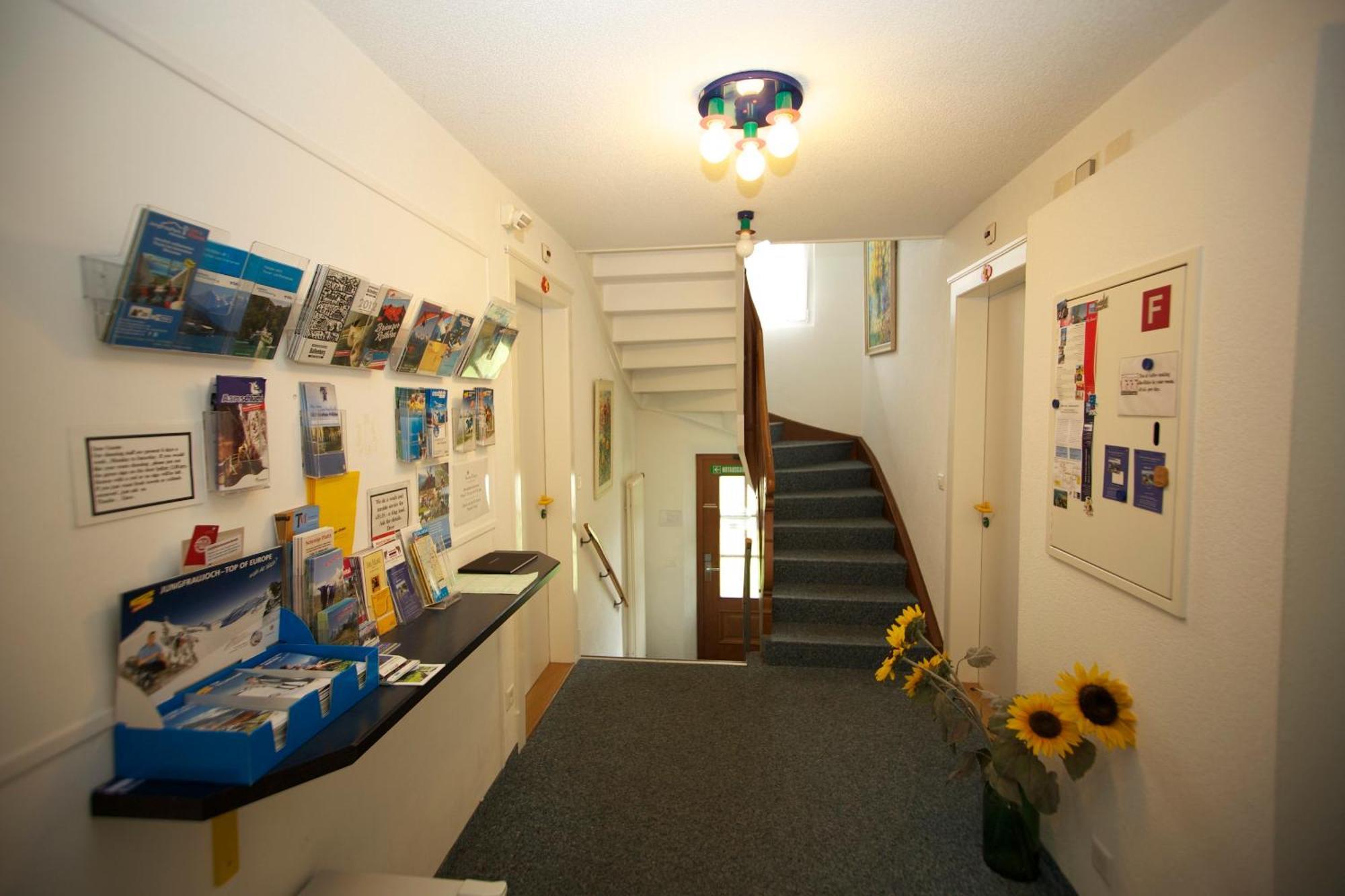 Adventure Guesthouse Interlaken Unterseen Екстер'єр фото
